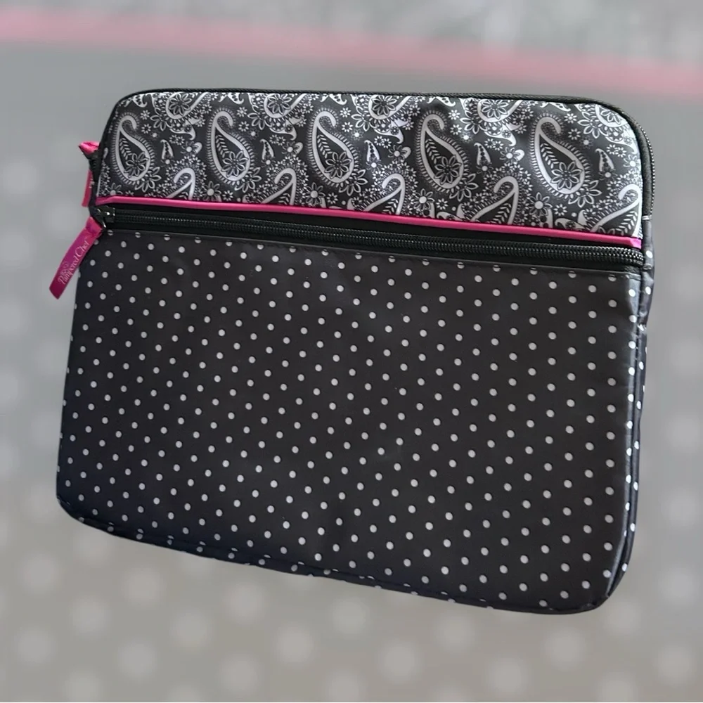 Pampered Chef Stylish Black and White Tablet Sleeve